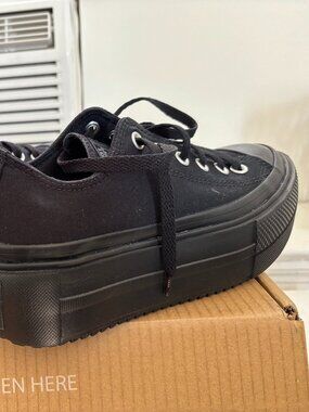 converse platform women, size 7, brand new, black